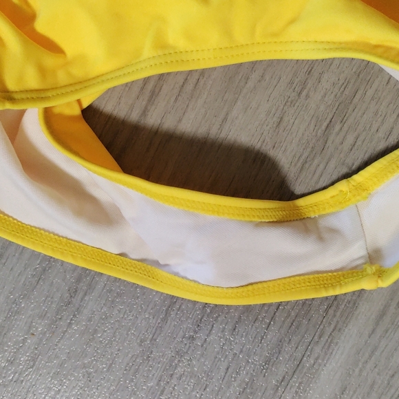 Yellow bathing suit - Picture 5 of 5